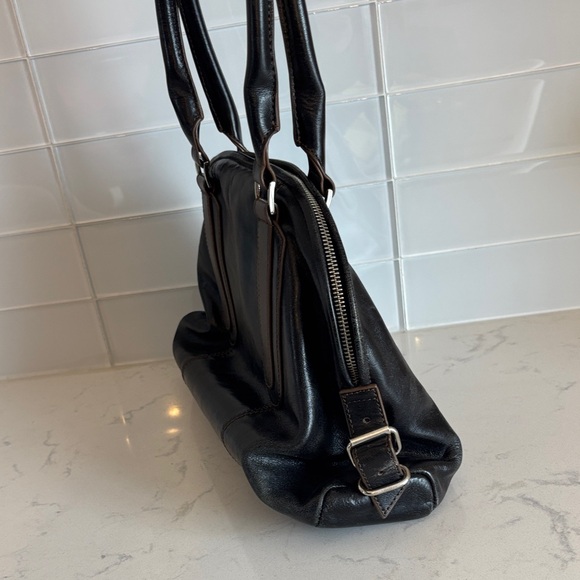 Danier Elegant Black Leather Handbag - Picture 4 of 11